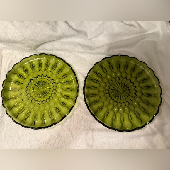 Fairfield Avocado Green by ANCHOR HOCKING Pair of Snack Plates - Picture 1 of 7